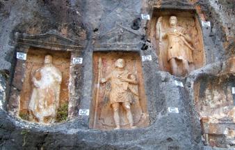 Mersin Adamkayalar, Rock carved human reliefs of ancient Rome